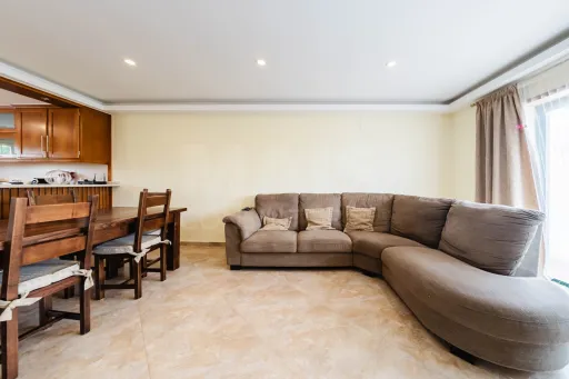Moradia T5 com 2 Anexos em Terreno com mais de 1.400 m²