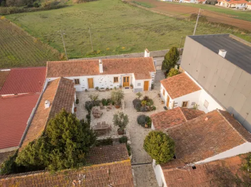 Moradia Térrea para Reabilitar com Terreno, Vista Mar e Vista Sítio da Nazaré – Bárrio, Alcobaça