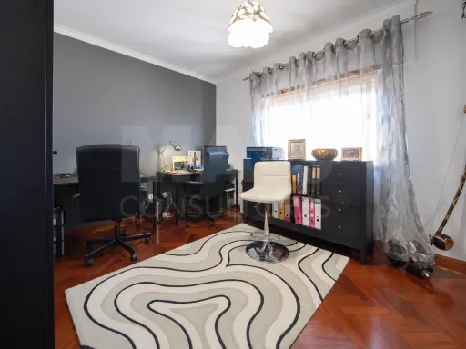 T3 no Carregado com excelentes areas com varanda e parqueamento