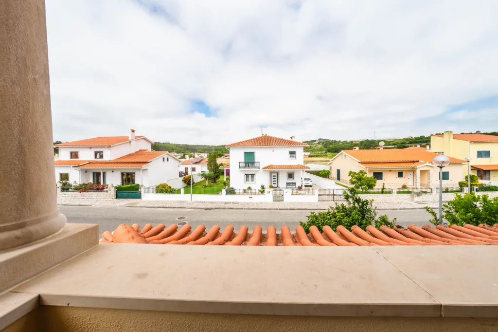 Moradia T4 em Olho Marinho | 260m² | Lote 734m²