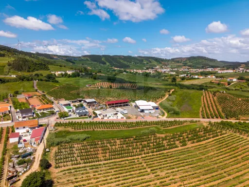 Terreno com potencial de construção para 2 Moradias - Alguber