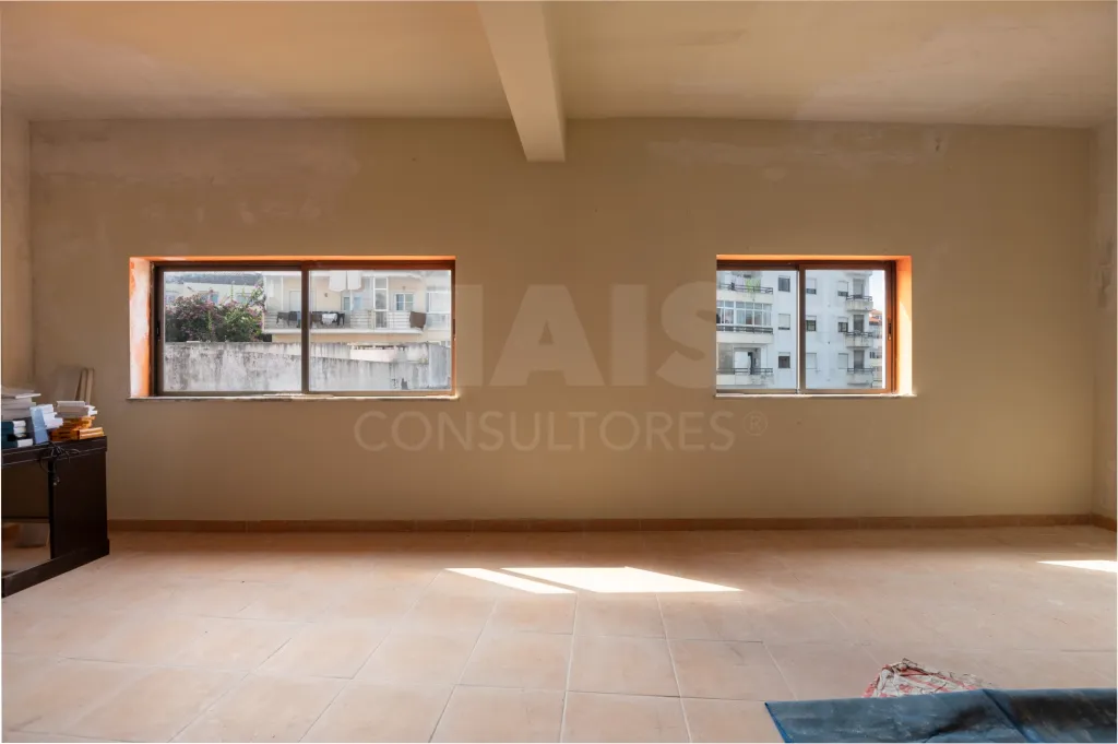 🏠 Loja para Transformação em Apartamento T3+1