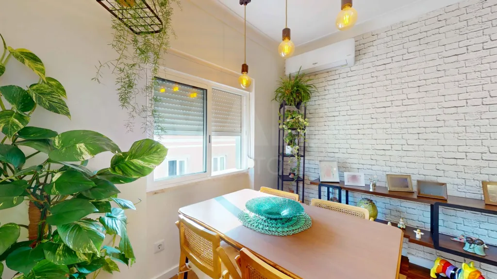 Refurbished 3-Bedroom Apartment with Two Suites, Garden and Viewpoint at the Door - Almada