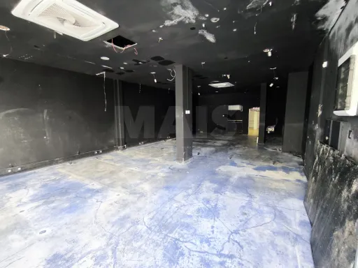 Store in Loures of 83m² fraction A