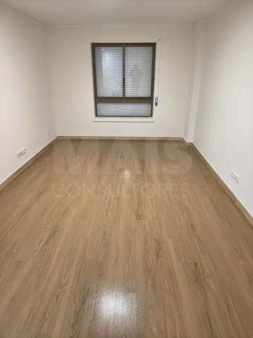 Renovated T2, R/C High, Excellent Location