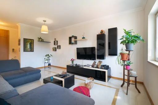 Andar de Moradia T4 com Terraço em Agualva-Cacém