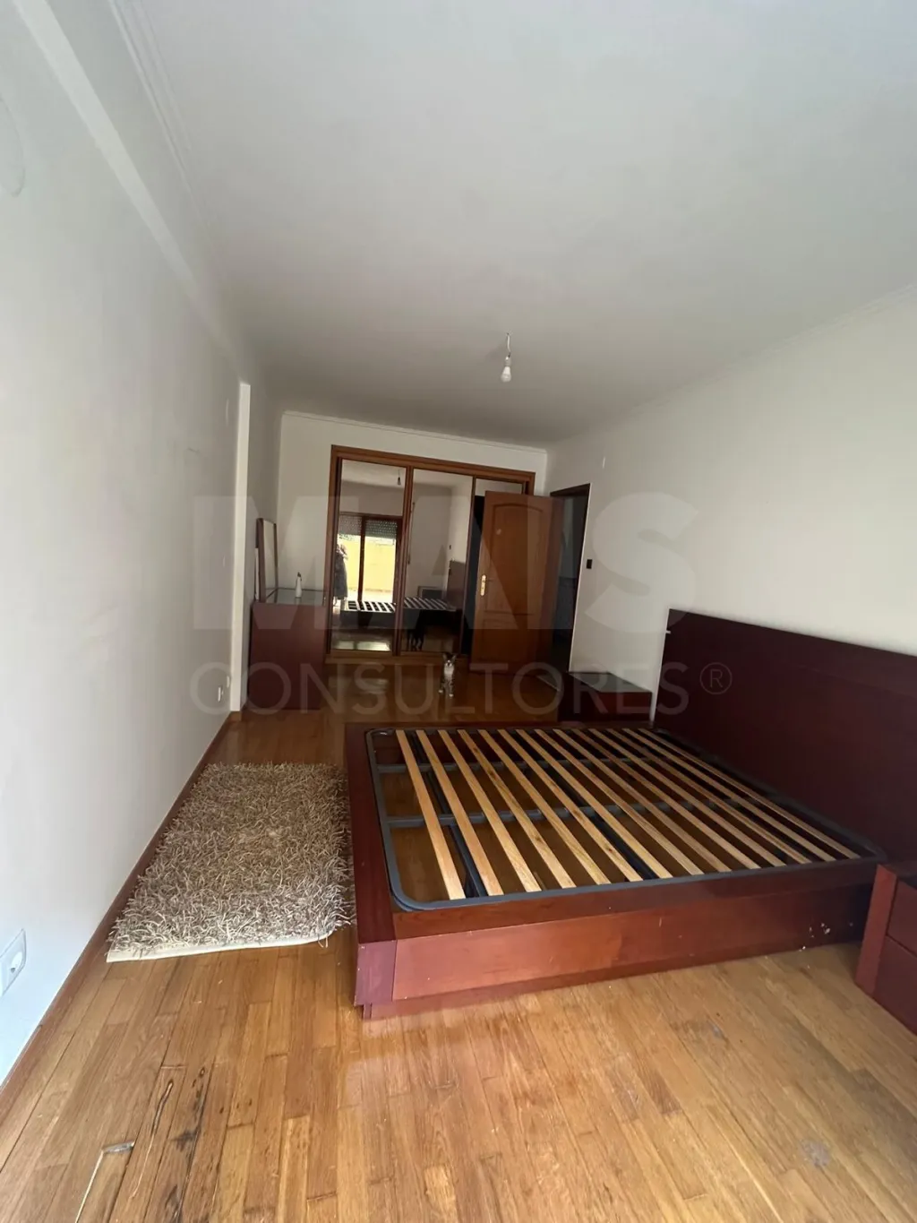 Apartamento T2 na Póvoa de Santa Iria com parqueamento e terraço