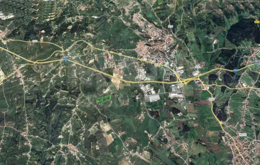 Quintinha com 6,2 Hectares, Água Abundante e 902 m² de Construção em Torres Novas