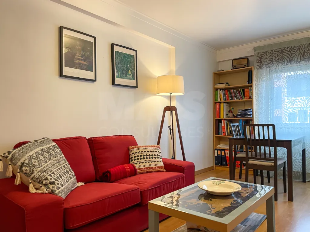 1-Bedroom Apartment with Balcony | Move-In Ready | 2 Elevators | Pendão, Queluz