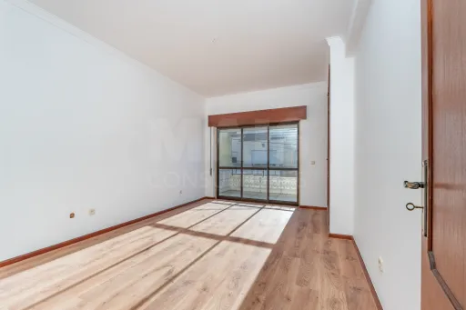 Oportunidade no Porto Alto, moradia T4+1 com 204m2 e logradouro.