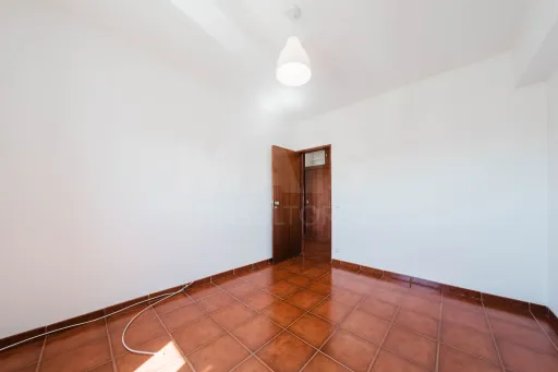 T2 Renovado com Varanda e Vista Mar em Peniche