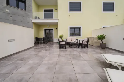 Apartamento recente com piscina e excelente exposição solar junto à praia do Baleal