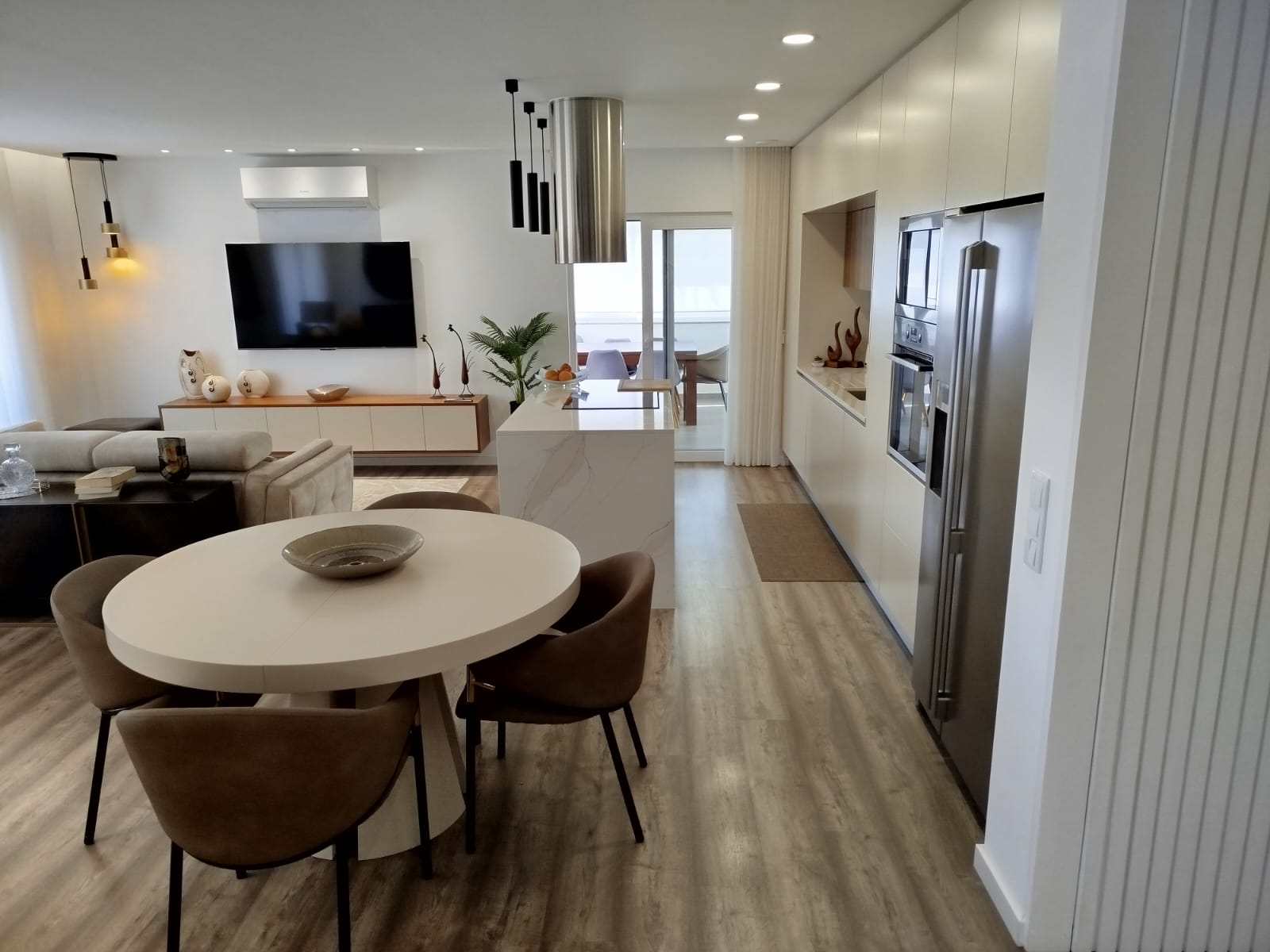 Apartamento  T3 no Último Andar com Varanda Panorâmica, Garagem e Arrecadação | Centro da Lourinhã, a 10 Minutos da Praia