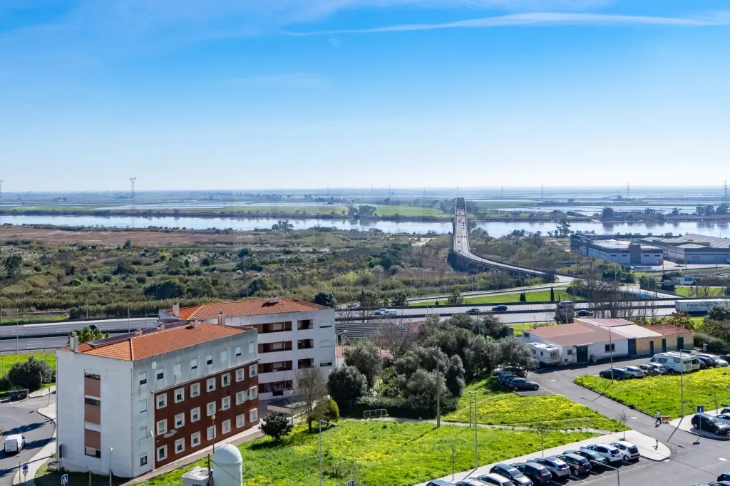 Apartamento T3 com box e vista rio em Vila Franca de Xira