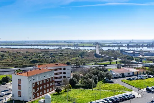 Apartamento T3 com box e vista rio em Vila Franca de Xira