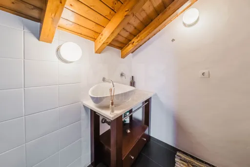 Moradia T2 transformada em T1 com charme tradicional – Serra d’El-Rei