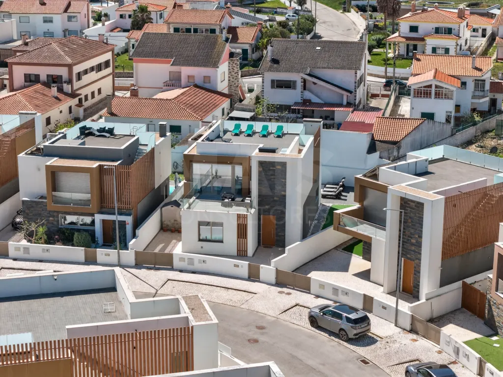 Moradia T4 com Piscina e Rooftop a minutos da Praia | Salir do Porto