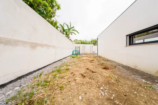 Moradia V3  moderna com piscina, vista de campo e excelente localização  Matas – Lourinhã