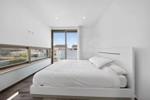 Moradia T4 com Piscina e Rooftop a minutos da Praia | Salir do Porto