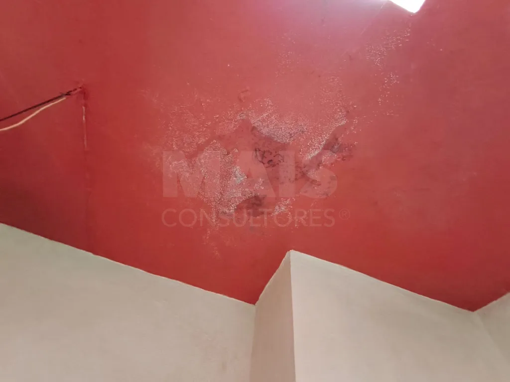Moradia com garagem para reconstrução centro de Sacavém