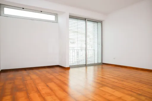 Amplitude e Conforto no Centro de Sobral de Monte Agraço Apartamento T2 Com Terraço
