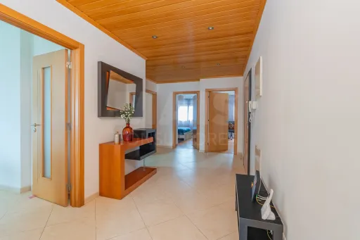 Apartamento T3 com 4 Varandas, Excelentes Áreas e Conforto Total – Praceta Tranquila, no Porto Alto em Samora Correia