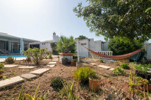 Moradia V2 em Albufeira com piscina