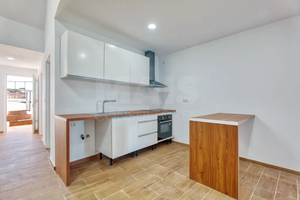 Renovated Single-Storey House - With Two Magnificent Outdoor Spaces
