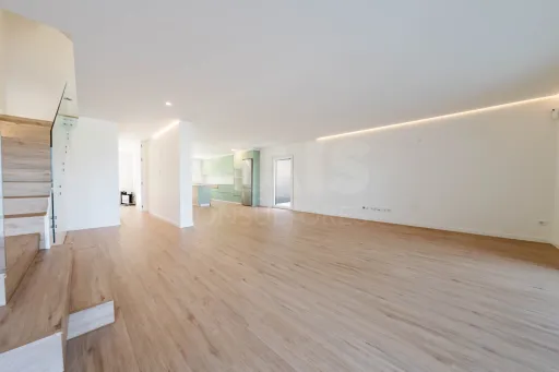 Modern 3-Bedroom + 2, House with Ocean Views and a Panoramic Terrace