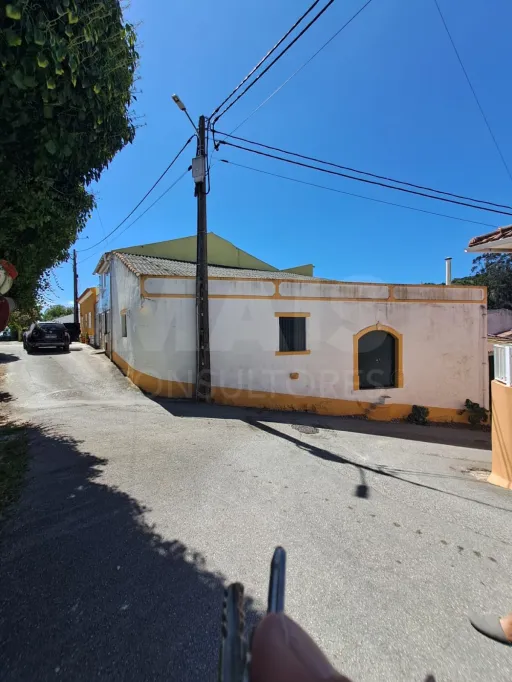🏡 Oportunidade Única no Coração de Casais Galegos – Armazém/Adega com 90 m²