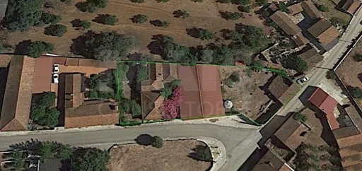 Moradia V 4 + Armazém + Casa Térrea de 45m2 em CASAIS ROMEIROS Santarém