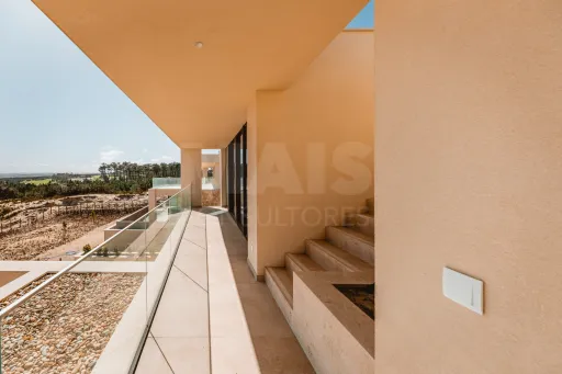 Moradia T5 com Piscina - Vista Golfe e Mar