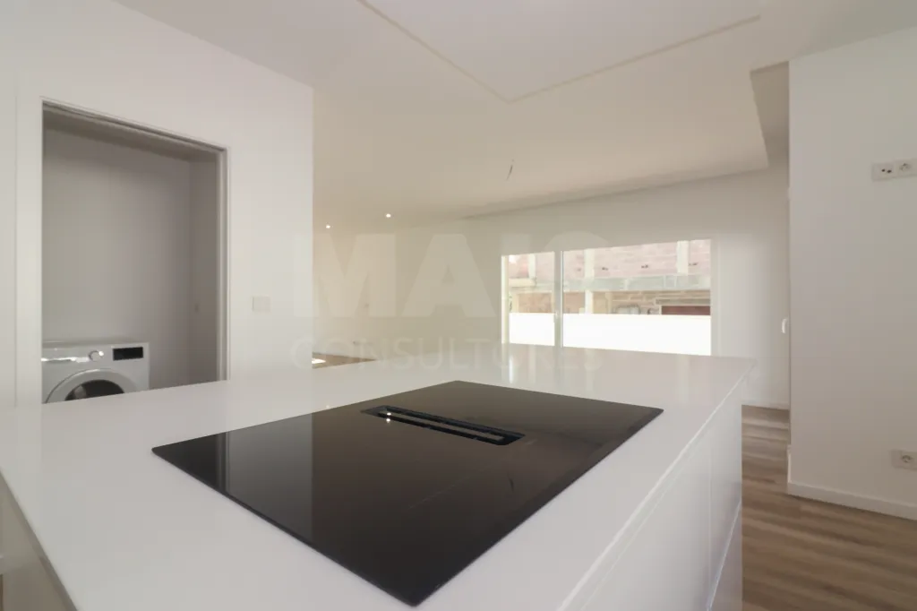 House 4 Bedrooms Juncalinho gated community