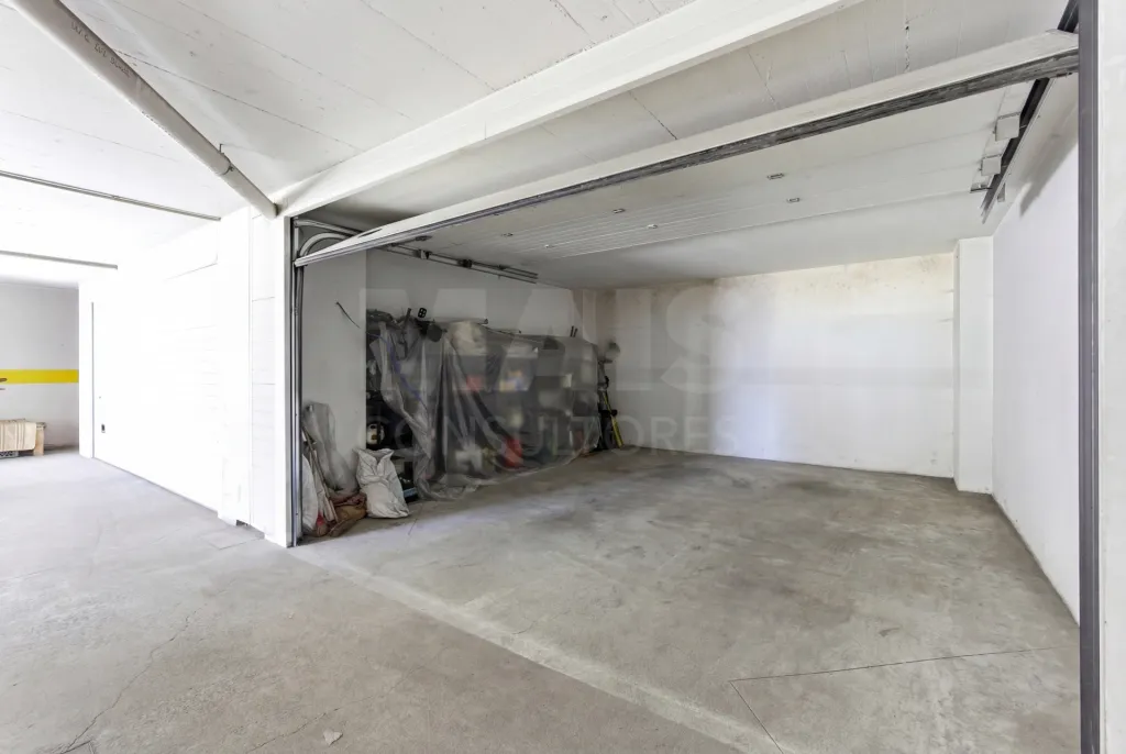 Garagem fechada em Peniche