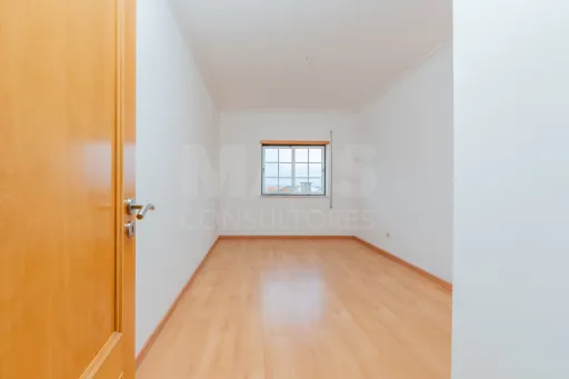 Apartamento T2 em Salvaterra de Magos com elevador, parqueamento e arrecadação