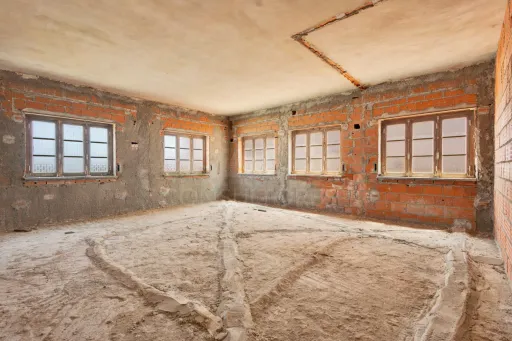 Prédio com projeto aprovado para 8 apartamentos em Peniche