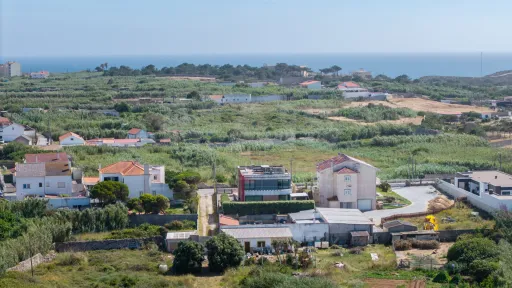 Deslumbrante Moradia T5 com Vista Mar, Piscina Privada e Excelente Exposição Solar