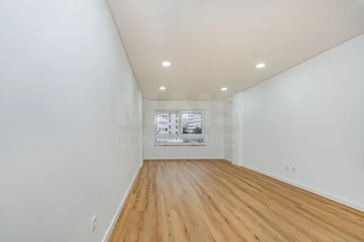 Fully refurbished 3-bedroom apartment | parking space, in Quinta da Piedade - Póvoa de Santa Iria