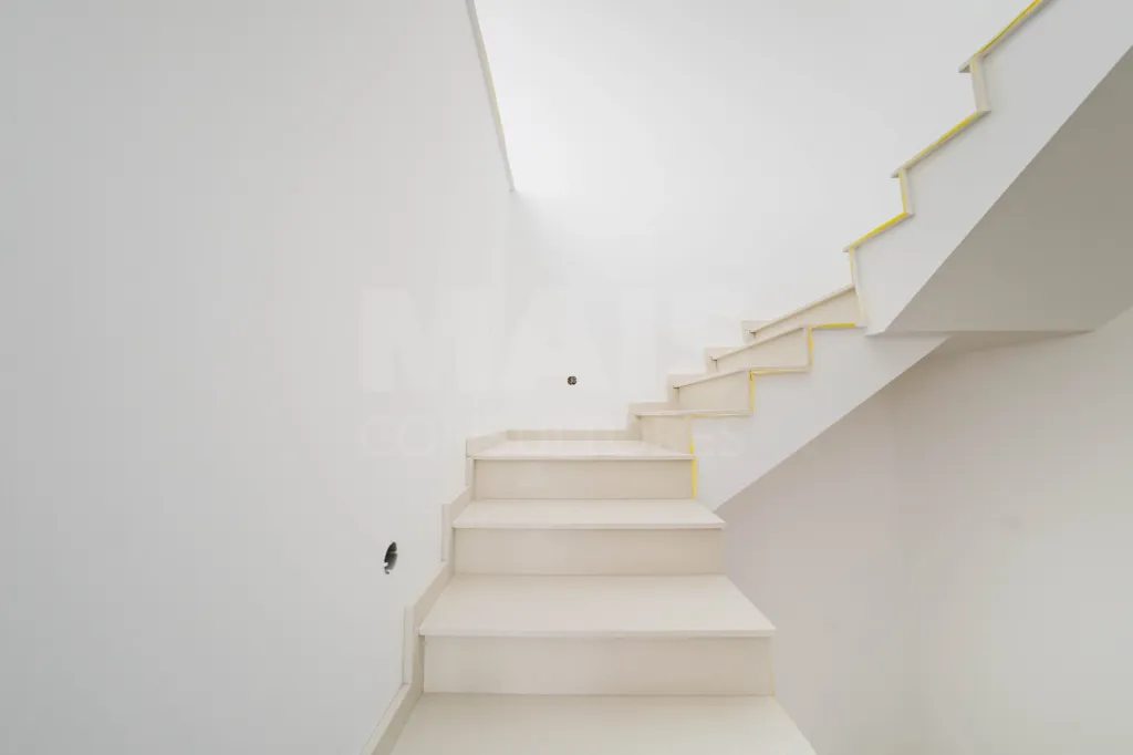 Modern New 3 Bedroom Villa with Pool in Ferrel