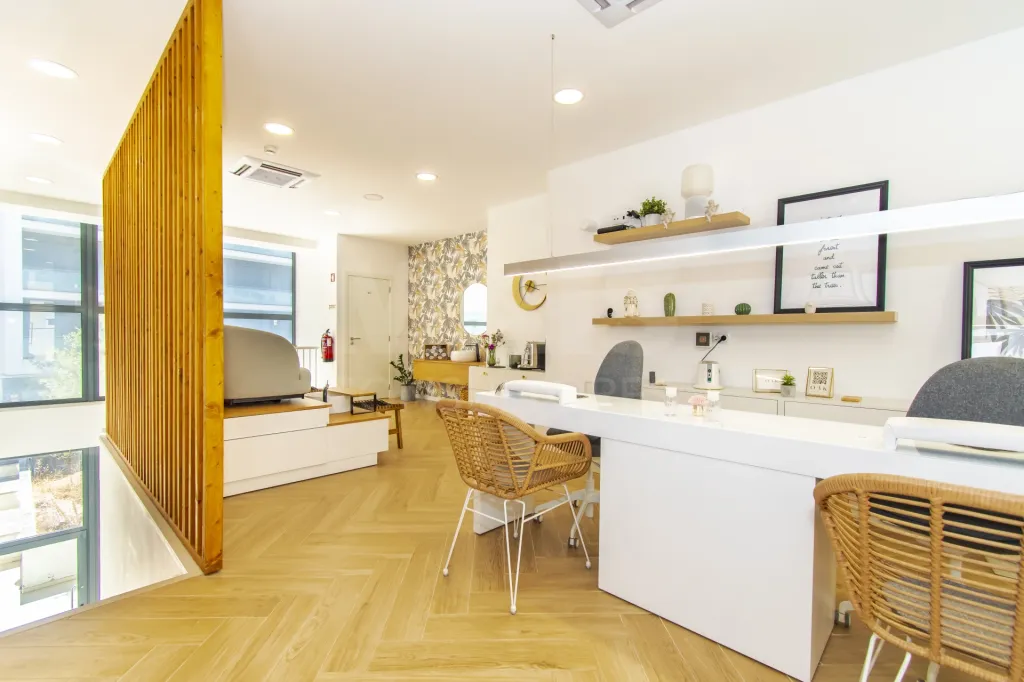 Equipped Aesthetics Studio - Two Floors and Private Garage - Loures Center