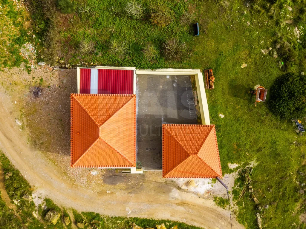 Fully Renovated 3-Bedroom House | Courtyard and Outbuildings | São Bartolomeu dos Galegos, Lourinhã