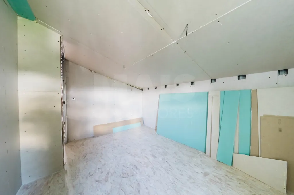 Moradia para remodelar em terreno com 1.809m2