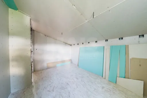 Moradia para remodelar em terreno com 1.809m2