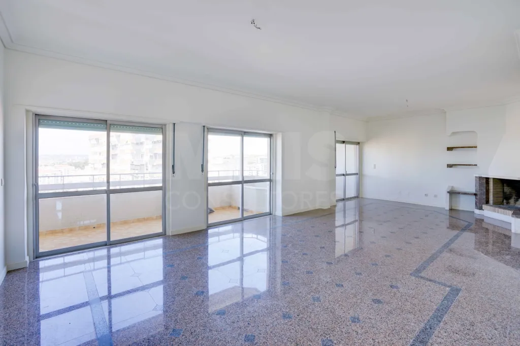 4 bedrooms in Lumiar - balconies and garage