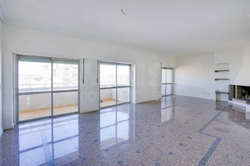 T4 no Lumiar - varandas e garagem