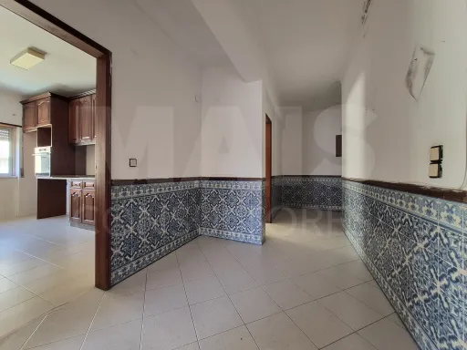 Apartamento de 3 Assoalhadas com Varanda na Serra da Mina