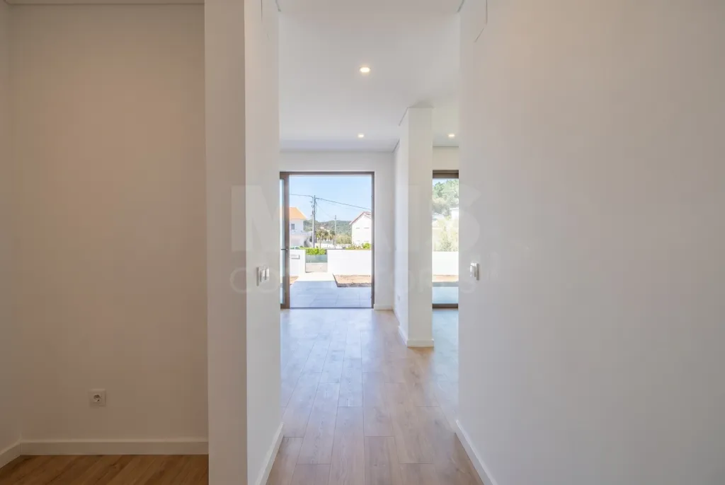 Moradia T3 (3 Suítes) com piscina e jardim - Salir do Porto