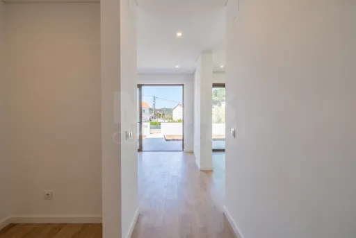 Moradia T3 (3 Suítes) com piscina e jardim - Salir do Porto