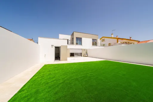 Exclusiva Moradia T4 Moderna com Conforto e Elegância Perto das Praias de Peniche