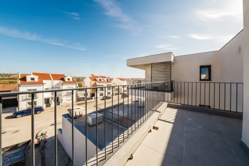 Apartamento T2 Novo com Garagem Privativa e Varanda Ampla em Ferrel junto ao Baleal Fracção G